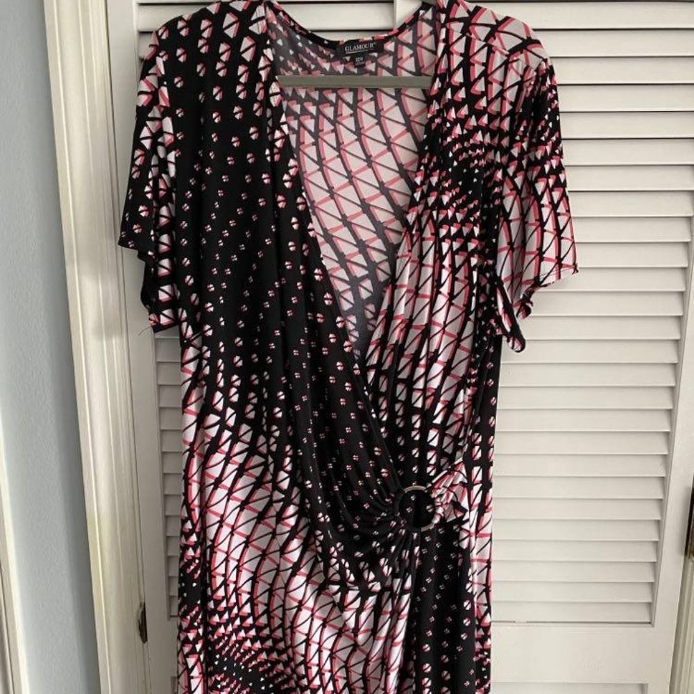 Glamour Geometric Pattern Black White and Coral Faux Wrap Dress Size 22W Dress